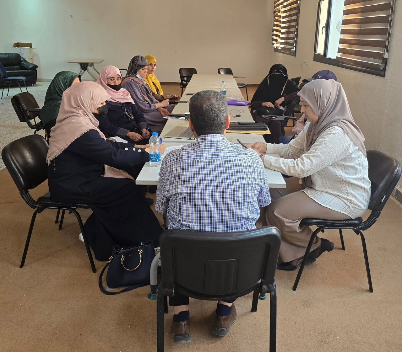 الاجتماع العادي الثاني لمنسقي برامج الدراسات العليا بكلية الآداب، فصل ربيع 2024 \2025