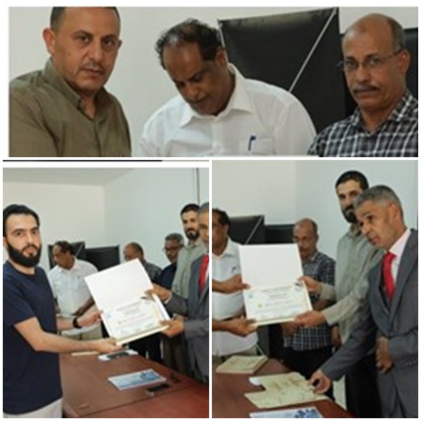 ئيس الجامعة يشارك في تسليم شهادات إتمام دورة في مجال اللغة الإنجليزية